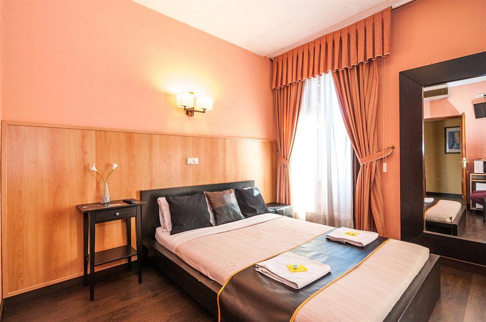 Hostal Gallardo Madrid Exterior photo