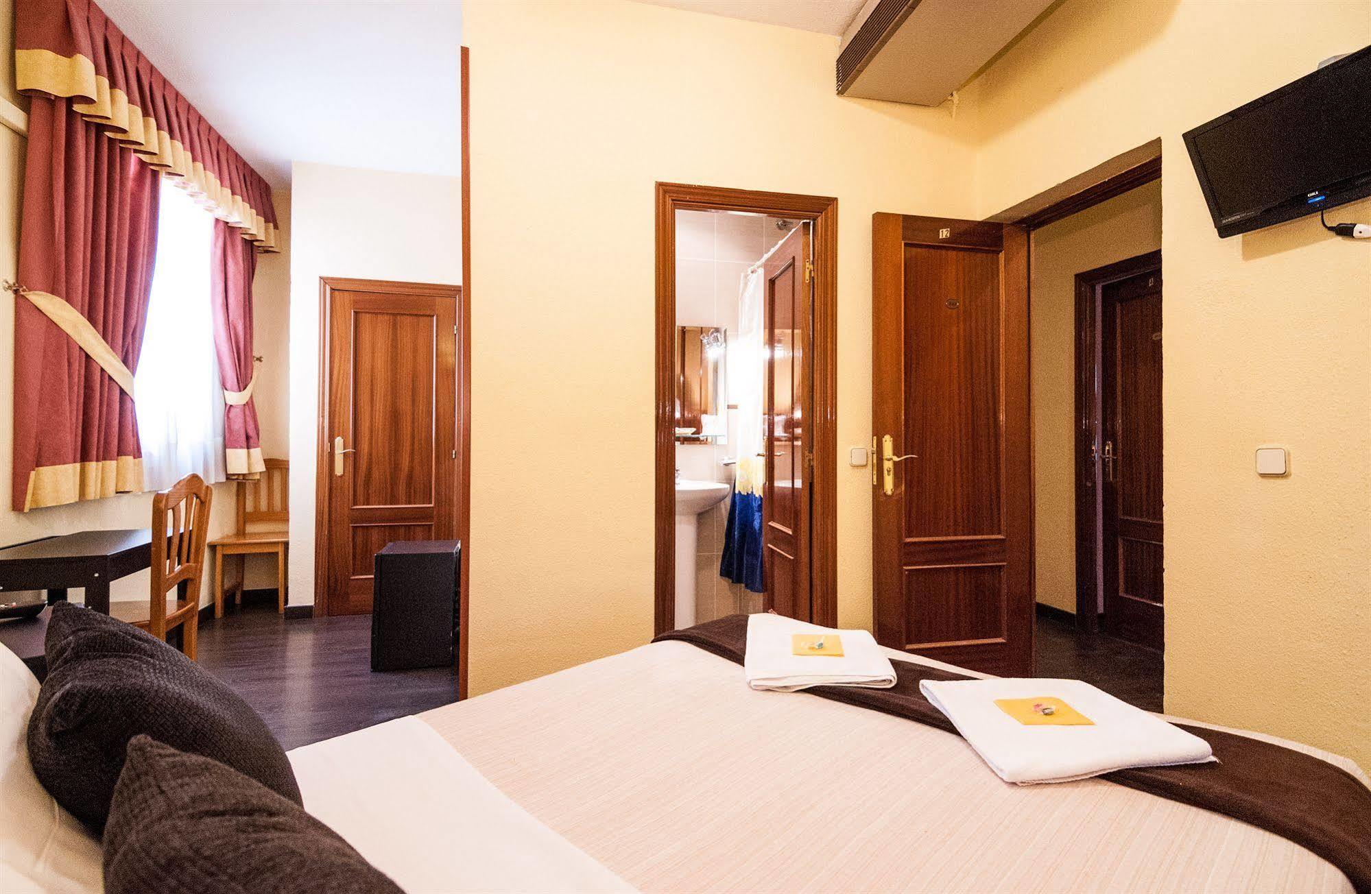 Hostal Gallardo Madrid Exterior photo
