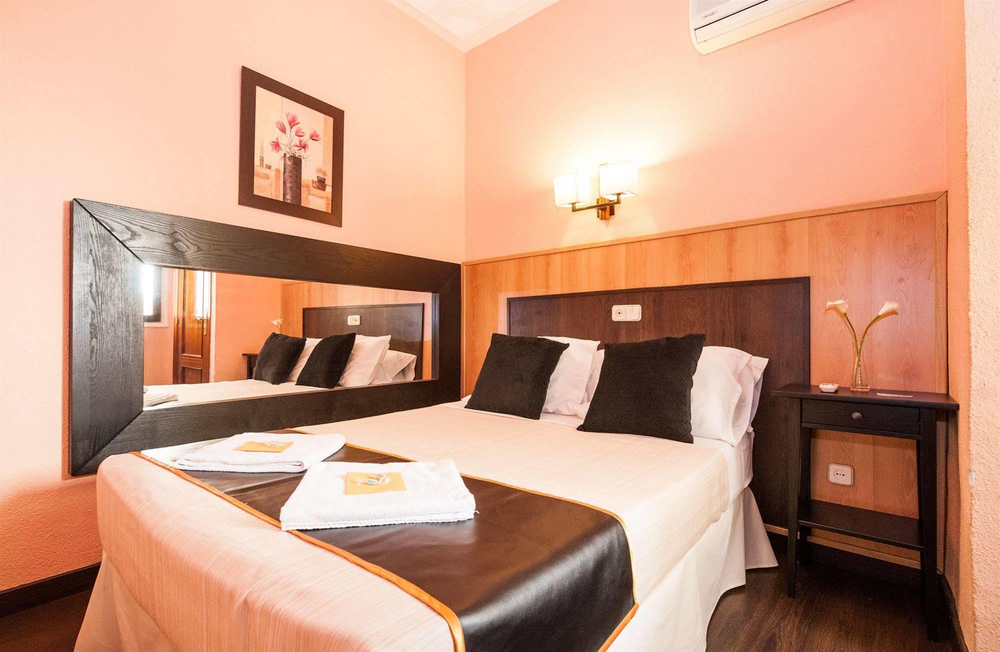 Hostal Gallardo Madrid Exterior photo