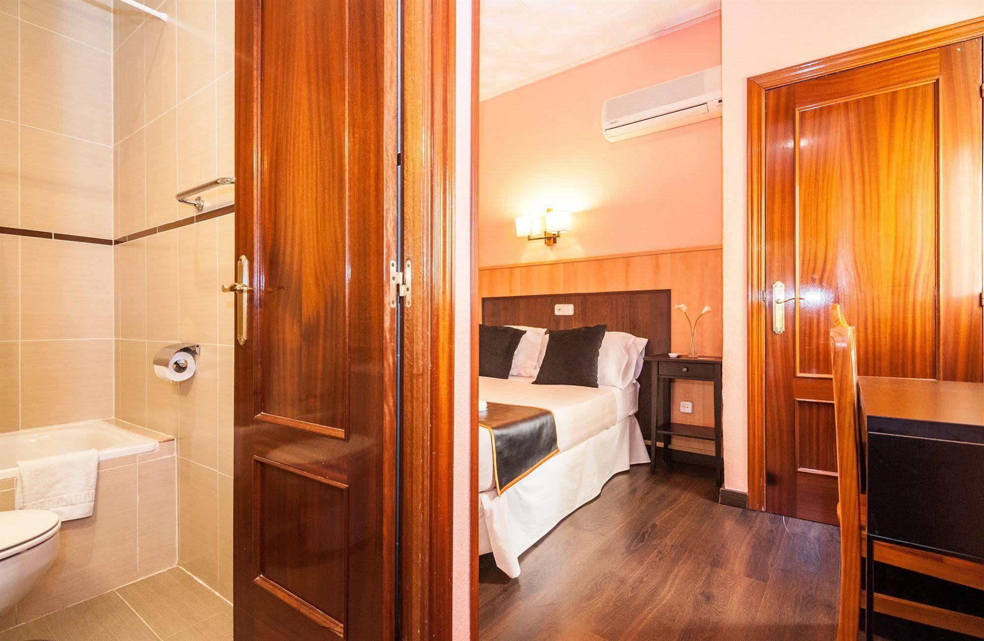 Hostal Gallardo Madrid Exterior photo