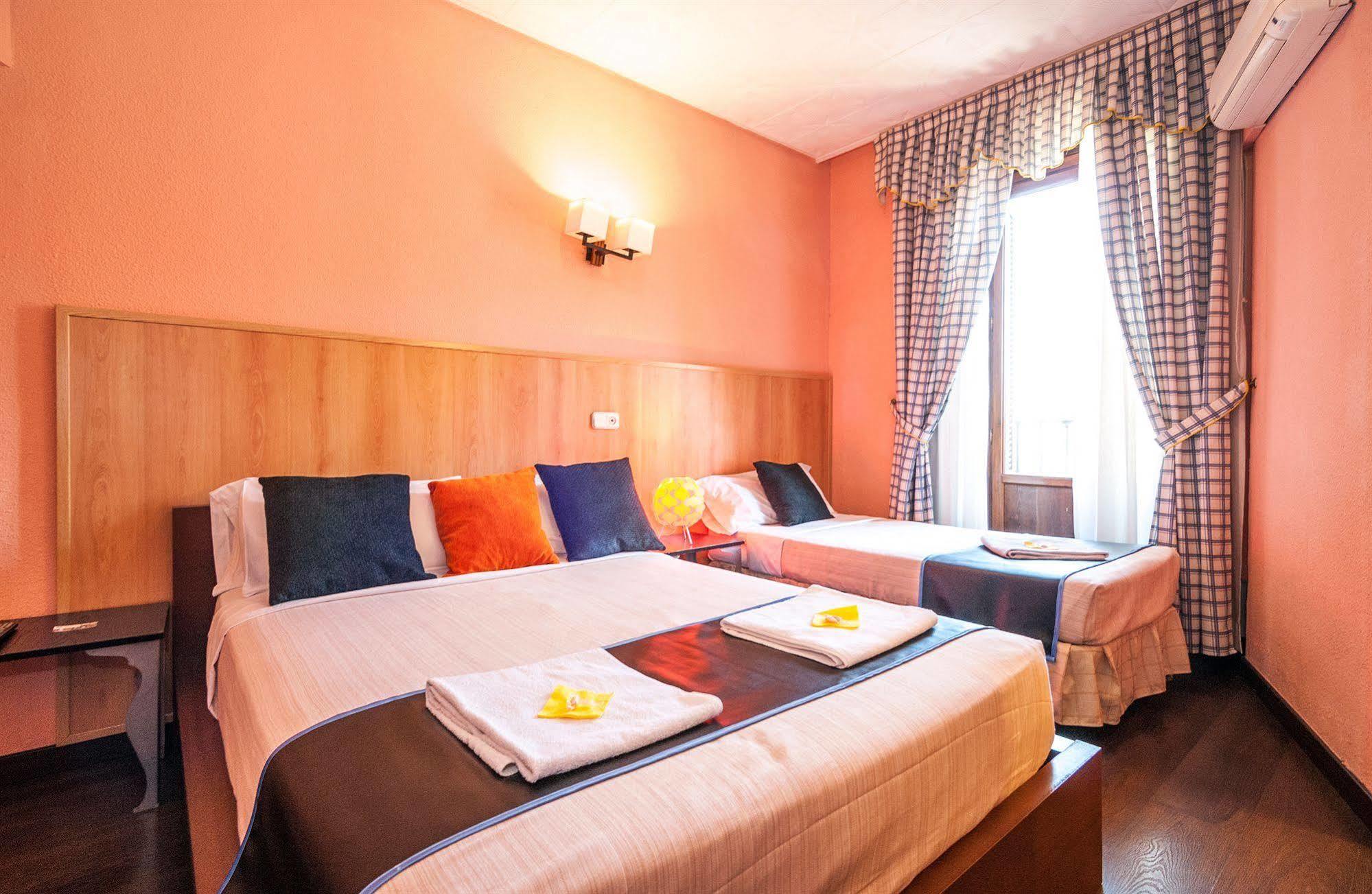 Hostal Gallardo Madrid Exterior photo