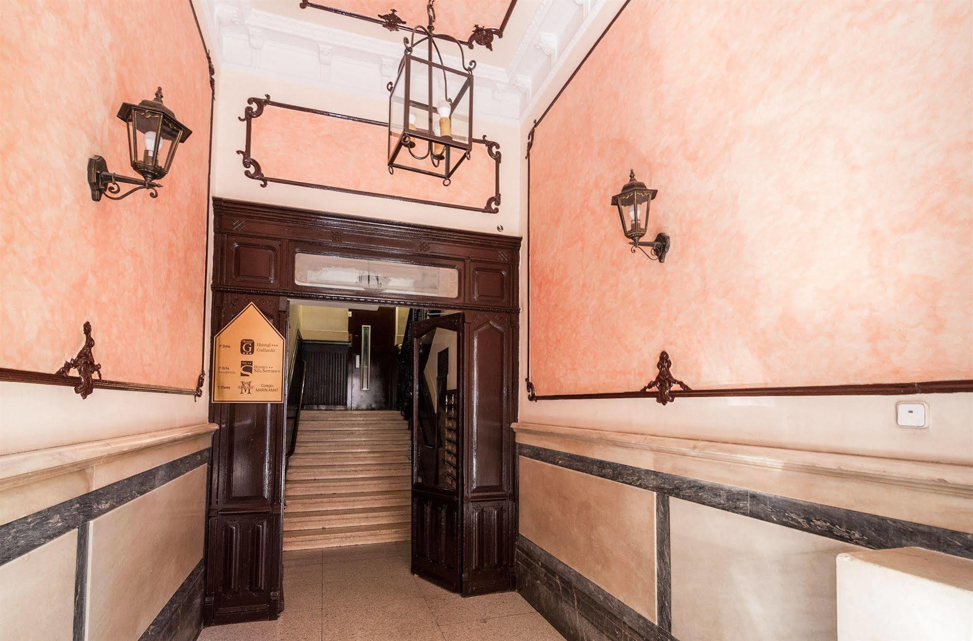 Hostal Gallardo Madrid Exterior photo